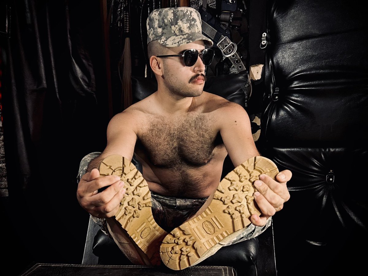 BoundForUse's tweet photo. Someone needs to take on the task of worshipping these boots and pits 😈 https://t.co/v4fjkaGByb