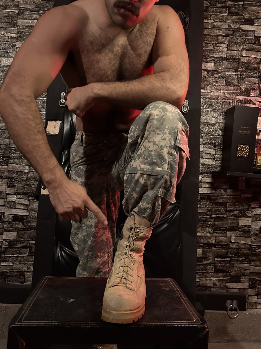 BoundForUse's tweet photo. Someone needs to take on the task of worshipping these boots and pits 😈 https://t.co/v4fjkaGByb