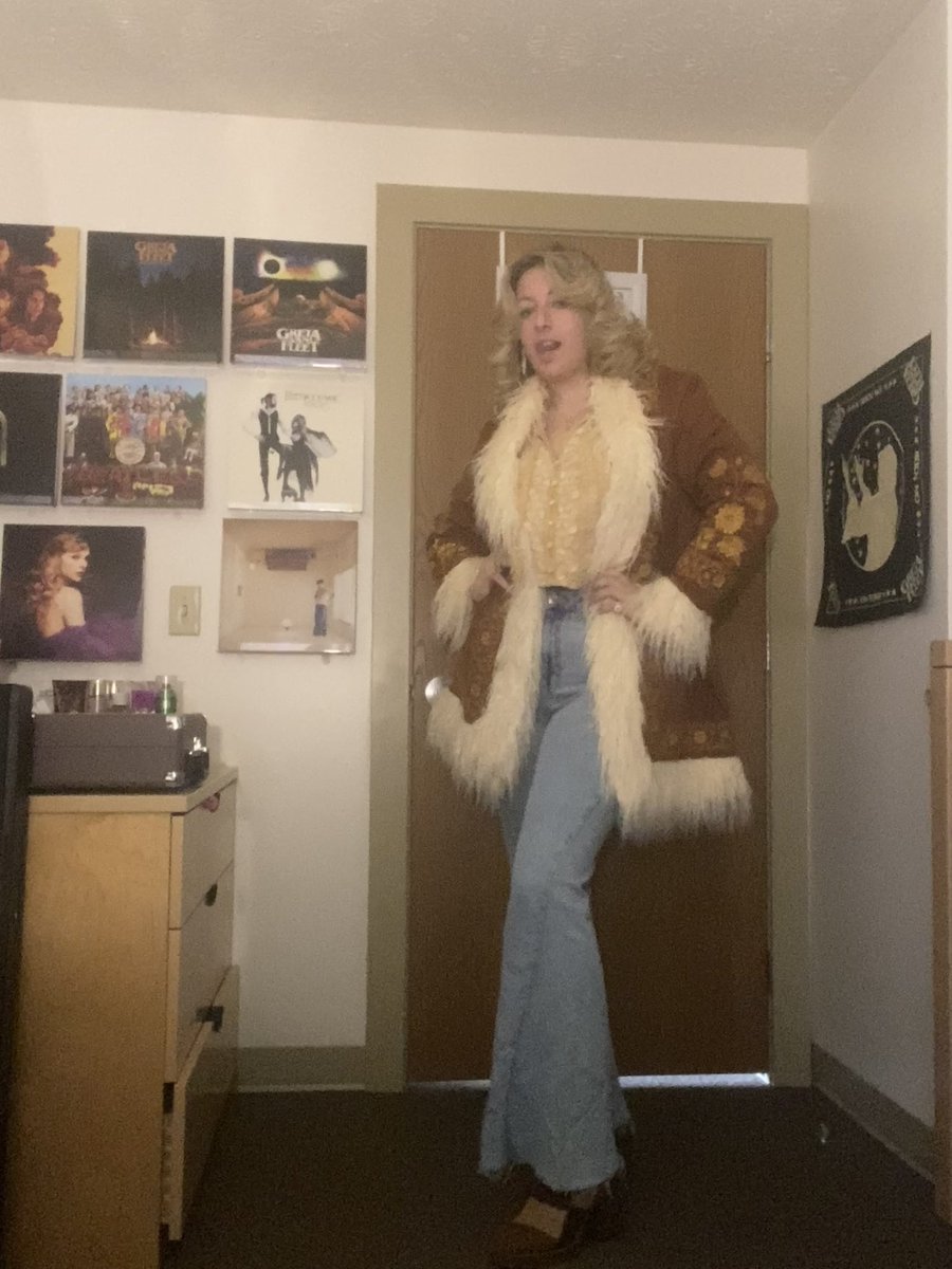 ageoflowerpower's tweet photo. it’s time to stop being sad and get back to my roots (70s chick with big hair) https://t.co/Ra7hraaaCa