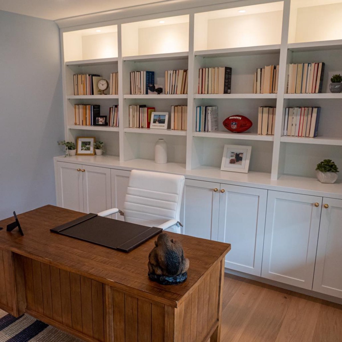 JPCHomebuilder's tweet photo. A place for focus and precision. Custom built-ins like these are designed with intentionβclean lines, thoughtful proportions, and seamless integration into the homeβs architecture.
https://t.co/37MLzZt9rr
#CustomMillwork #HomeOfficeDesign #ArchitecturalDetails https://t.co/45nFKJLJtV