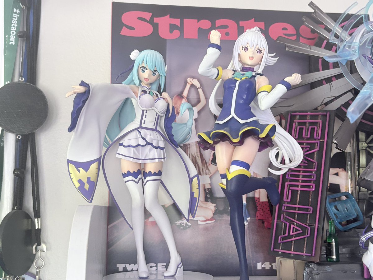 39kae_chan's tweet photo. They’re finally together #bestgirls https://t.co/qQvxVYKLNd