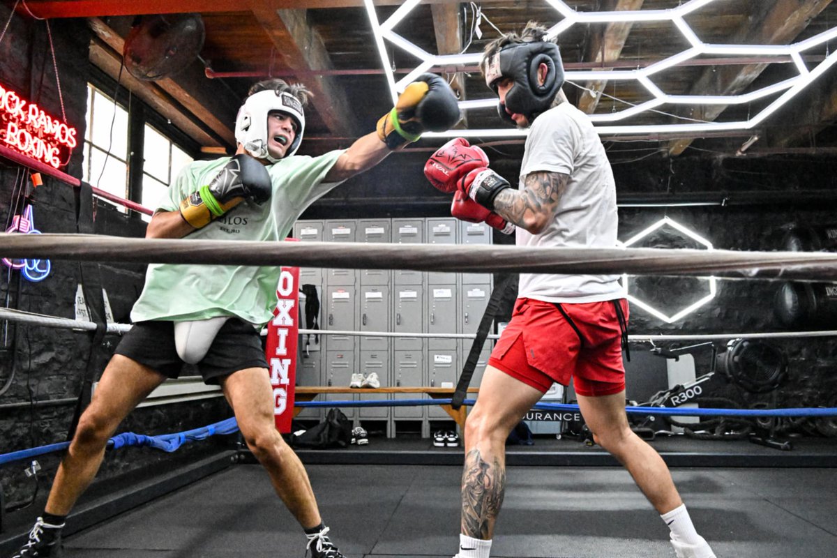 RickRamosBoxing's tweet photo. 18-year-old professional fighter Mariano Sandoval returns to the ring Friday, May 29th! 🔥

📍 The Belvedere (1170 W Devon Ave) 
📅 Friday, May 29th
🎟 @RRBoxingGym
🎤 @HitzBoxing

#RickRamosBoxing #ChicagoBoxing #Boxing #Boxeo https://t.co/p27I6w1bov