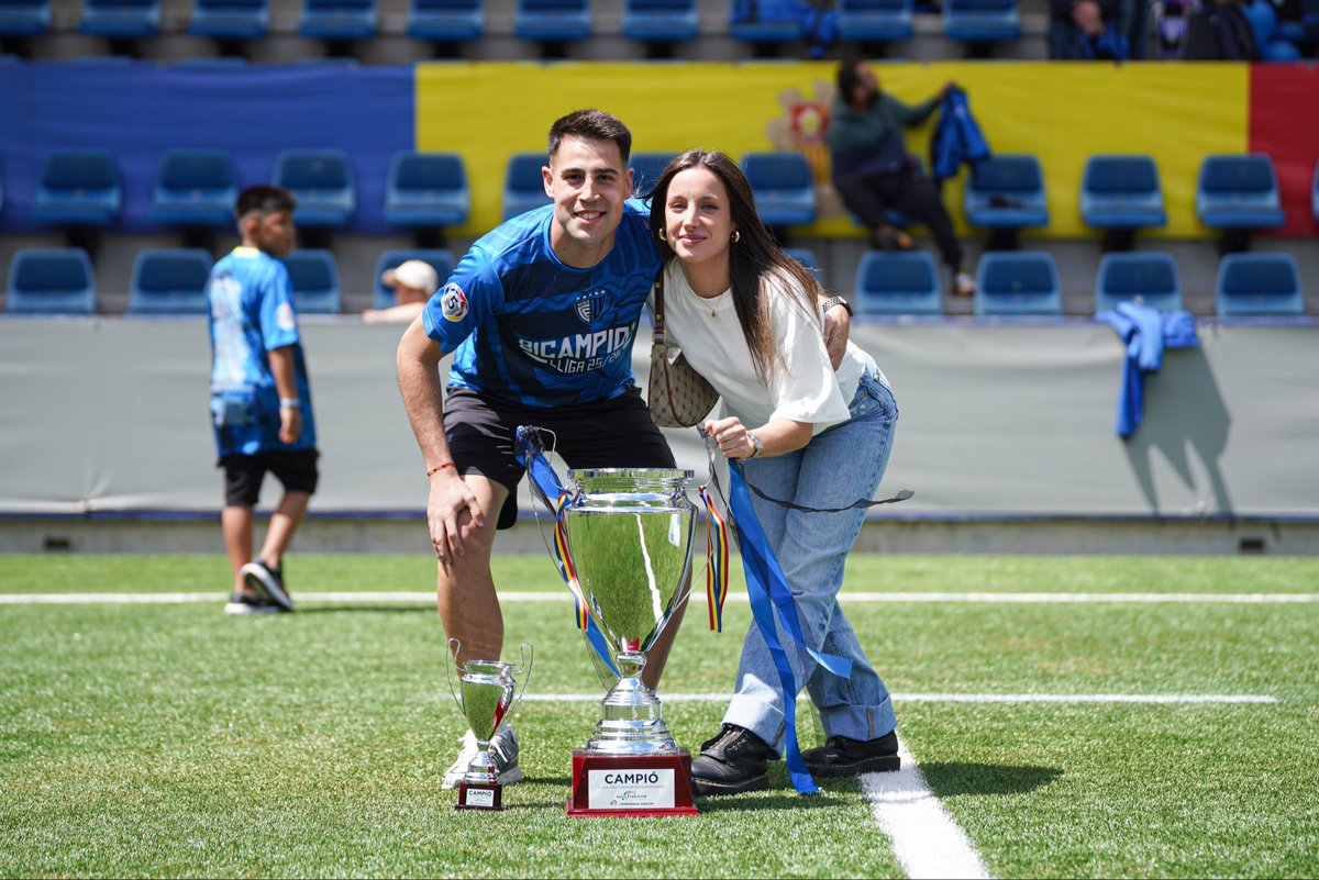 davidlo_8's tweet photo. Campeones de liga 🥇🏆 ahora a por la Champions League 🇪🇺 https://t.co/cWK9FccK8A