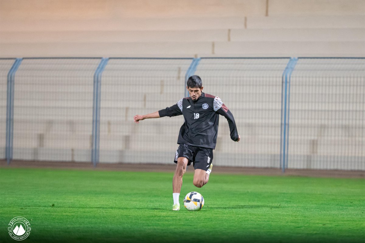 aljabalainFC_EN's tweet photo. Continuous work β½οΈπ
#AlJabalain | #KnightOfTheN https://t.co/vFCen1n32P