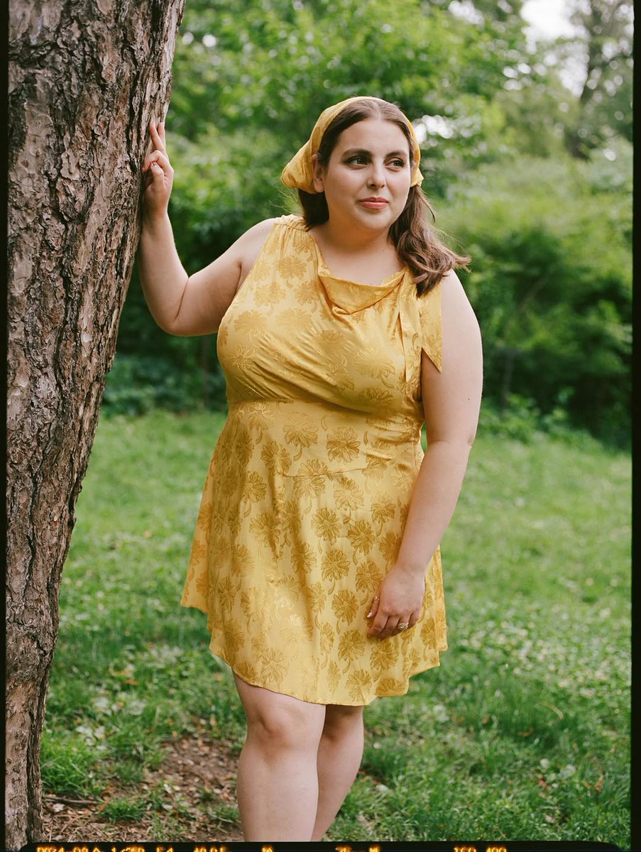 Beanie Feldstein tweet media