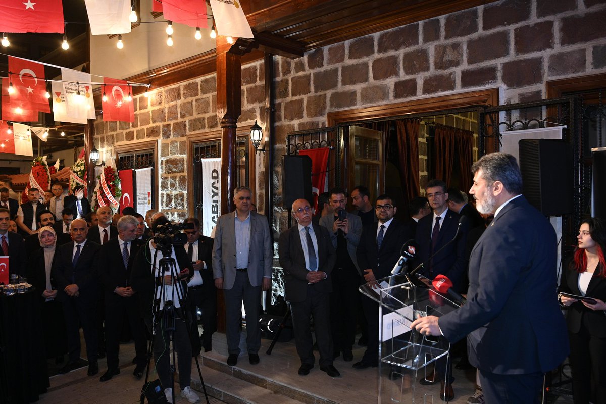 OmerOBDebgici's tweet photo. 📍 Ankara Maraş Evi

Kahramanmaraşlı Bürokrat, İş İnsanı, Yönetici ve Akademisyenler Derneği (KABİYAD) Kuruluş ve Tanıtım Toplantısı’nda hemşehrilerimizle bir araya geldik.

Kahramanmaraş’ımıza gönül veren kıymetli isimlerle aynı çatı altında buluşarak şehrimizin geleceğine dair değerlendirmelerde bulunduk. Birlik ve dayanışma içerisinde, memleketimize değer katacak çalışmalar için el ele yürümeye devam edeceğiz.