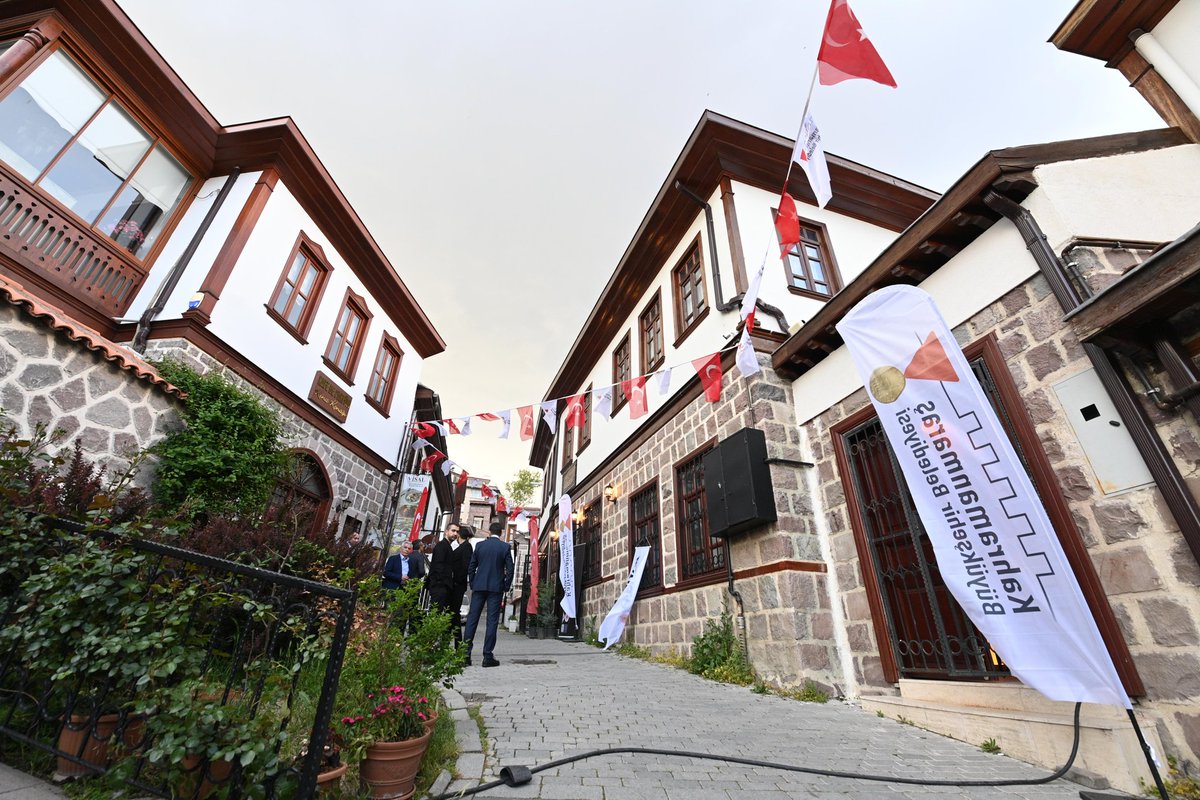 OmerOBDebgici's tweet photo. 📍 Ankara Maraş Evi

Kahramanmaraşlı Bürokrat, İş İnsanı, Yönetici ve Akademisyenler Derneği (KABİYAD) Kuruluş ve Tanıtım Toplantısı’nda hemşehrilerimizle bir araya geldik.

Kahramanmaraş’ımıza gönül veren kıymetli isimlerle aynı çatı altında buluşarak şehrimizin geleceğine dair değerlendirmelerde bulunduk. Birlik ve dayanışma içerisinde, memleketimize değer katacak çalışmalar için el ele yürümeye devam edeceğiz.
