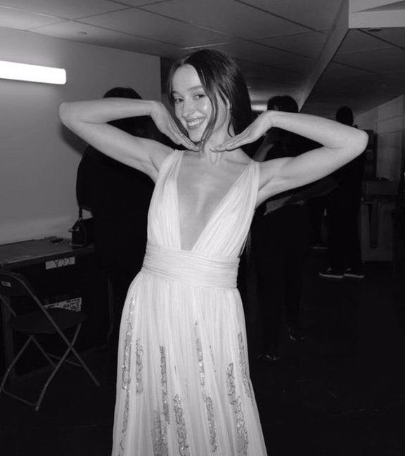 All about Phoebe Dynevor tweet media