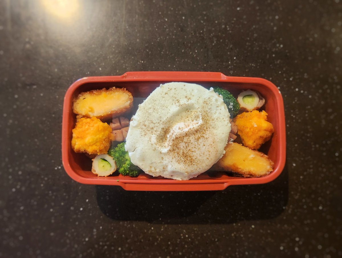 obento_BBA's tweet photo. おはようございます️☀️.°
今日のお弁当🍱

ハンバーグ
目玉焼き
ウィンナー
カニクリームコロッケ
チキンナゲット
ちくわきゅうり

 #お弁当 
 #お弁当記録 
 #お弁当日記 
 #お弁当作り 

抗えない睡魔と怠さで起きられない🫩🫩💭
今日も怪我に気をつけてねっ
行ってらっしゃい👋👋👋 https://t.co/InPNHOaCWh