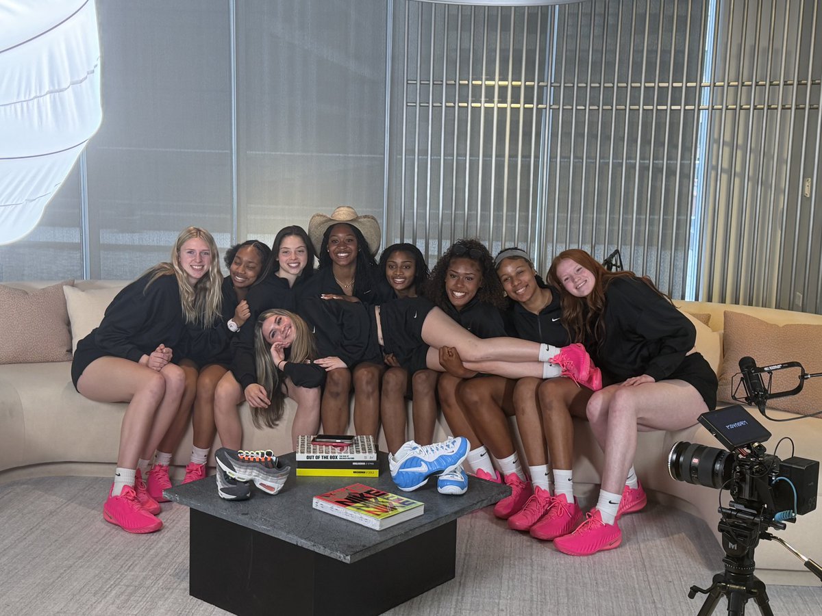charlise_starns's tweet photo. Nike HQ @Exodushoops https://t.co/cFVpCwkcWA