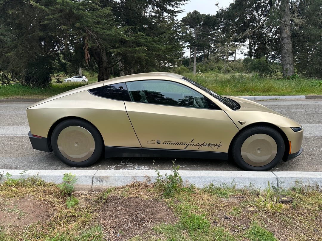 The Tesla Newswire tweet media
