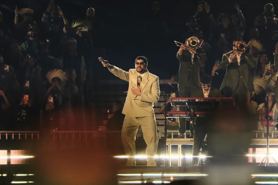 Access Bad Bunny tweet media