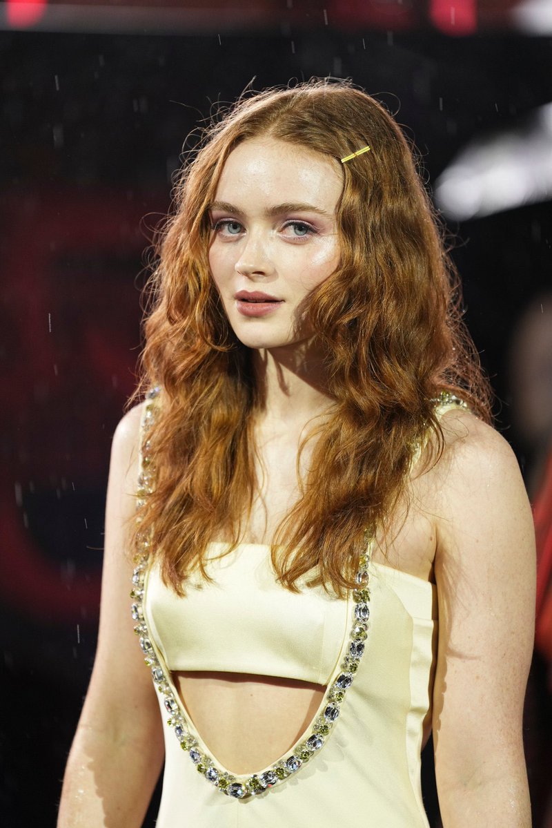sadie sink posts tweet media