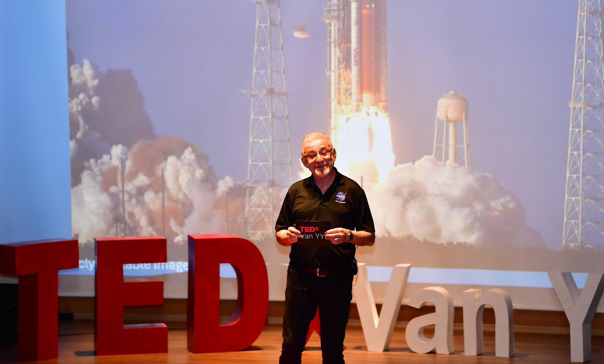 HaberVANYYU's tweet photo. Van Yüzüncü Yıl Üniversitesi, TEDxVanYYU etkinliğine ev sahipliği yaptı.

MedyaLab Prof. Dr. Cengiz Andiç Kültür Merkezi’nde gerçekleştirilen TEDxVanYYU etkinliği; bilim, sanat, deneyim ve ilham veren yaşam hikâyelerini aynı sahnede buluşturdu.

“Görünmez Bağlar” temasıyla düzenlenen programda konuşmacılar; insanı, doğayı, teknolojiyi, cesareti ve geleceği birbirine bağlayan fikir ve deneyimlerini katılımcılarla paylaştı. ✨

Haberin detayı linkte 👉 https://t.co/d8yvhKj9Ow

@hsevli 
#TEDx
#TEDxVanYYU
#GörünmezBağlar
#VanYYÜEtkinlikleri 
#VanYüzüncüYılÜniversitesi 
#VanYYÜ