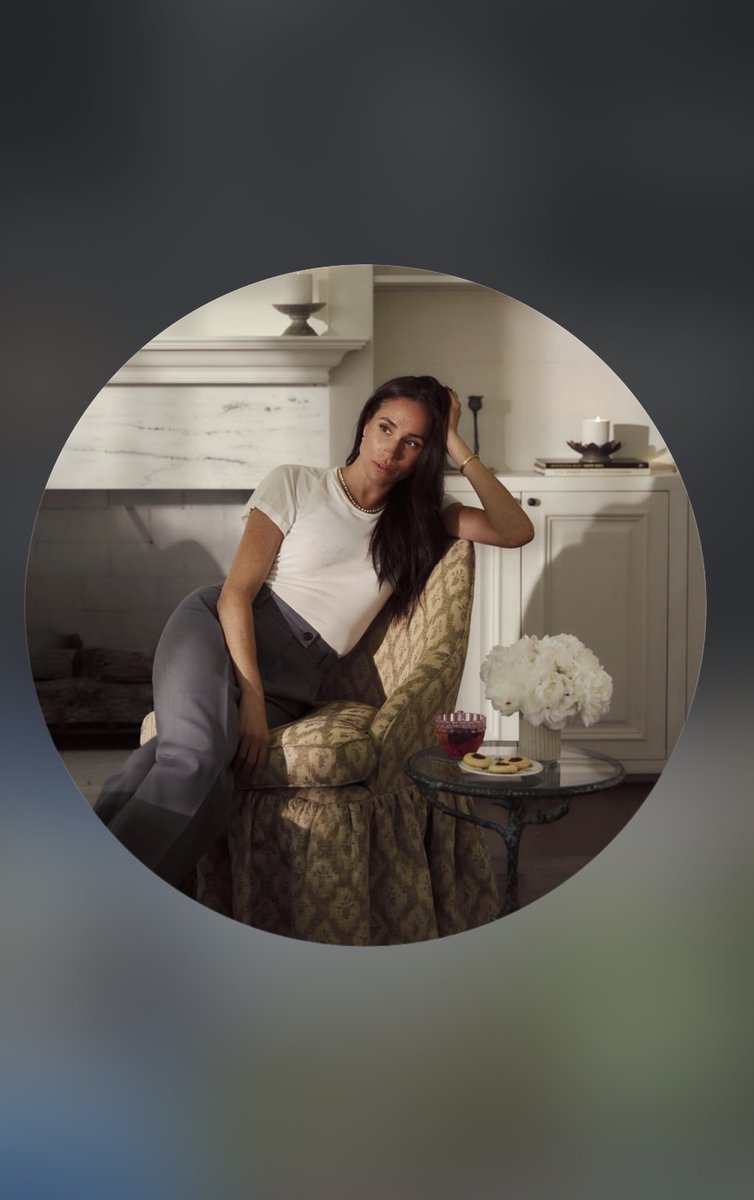 whatmegwore's tweet photo. Meghan has updated her profile photo on Instagram and we are loving it!

#whatmeghanwore #MeghanMarkle https://t.co/l8wZsL6Jkx