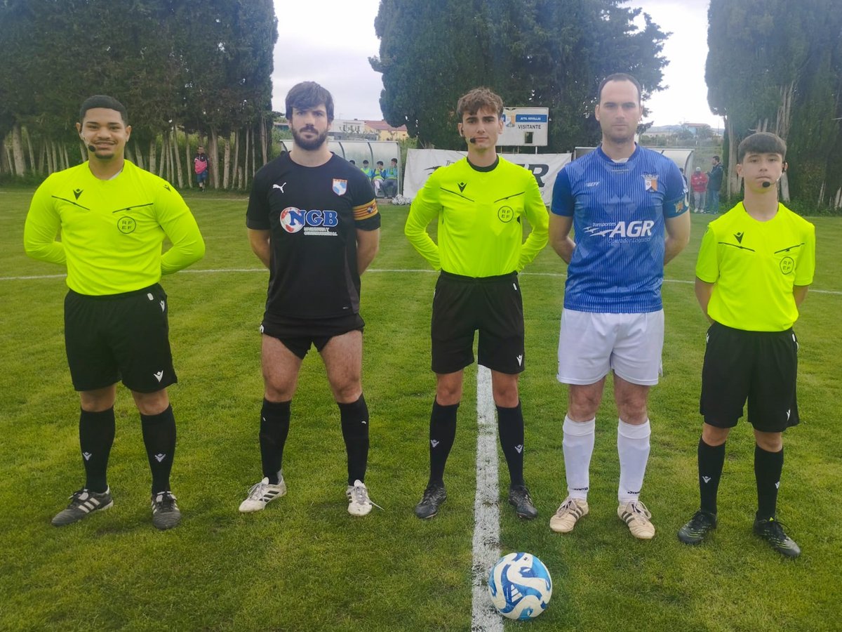 CDNovallas's tweet photo. 📷📝25/26 - CRÓNICA | JORNADA 31
🔵⚪️CD NOVALLAS 0️⃣-4️⃣ CF VILLA DE ALAGON ⚫️⚫️

GOLES:
⚽️0-1 Castro (m. 28)
⚽️0-2 Marco (m. 38)
⚽️0-3 Leonar (m. 75)
⚽️0-4 Leonar (m.90)

https://t.co/fmZ8EvpsvO https://t.co/ZCxnds8xAt