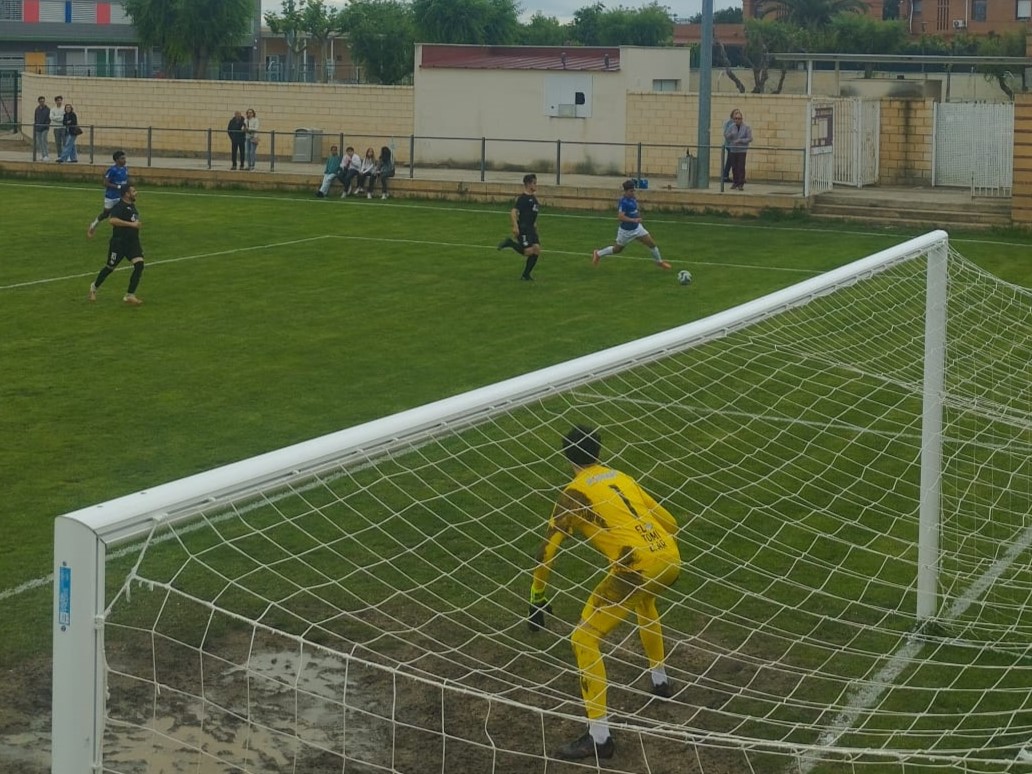 CDNovallas's tweet photo. 📷📝25/26 - CRÓNICA | JORNADA 31
🔵⚪️CD NOVALLAS 0️⃣-4️⃣ CF VILLA DE ALAGON ⚫️⚫️

GOLES:
⚽️0-1 Castro (m. 28)
⚽️0-2 Marco (m. 38)
⚽️0-3 Leonar (m. 75)
⚽️0-4 Leonar (m.90)

https://t.co/fmZ8EvpsvO https://t.co/ZCxnds8xAt