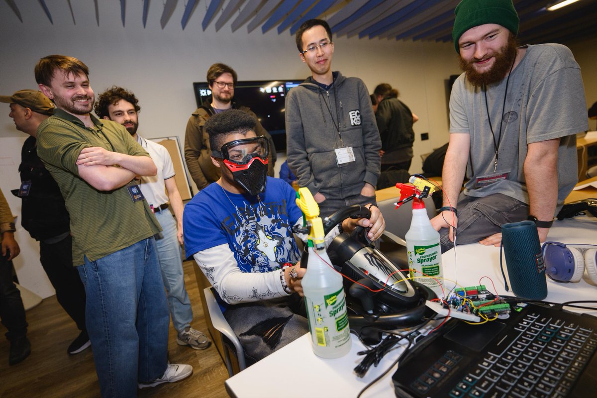 torontogamejam's tweet photo. TOJam always seems so far away after it's over... If only it was TOJam every day. Alas, such a world is still a ways away, but in the meantime we can relive those memories thanks to Paul Hillier's photos! Team photos will be coming whenever we get them!

https://t.co/PP0sKNIeuc https://t.co/iZKkNJAhnw