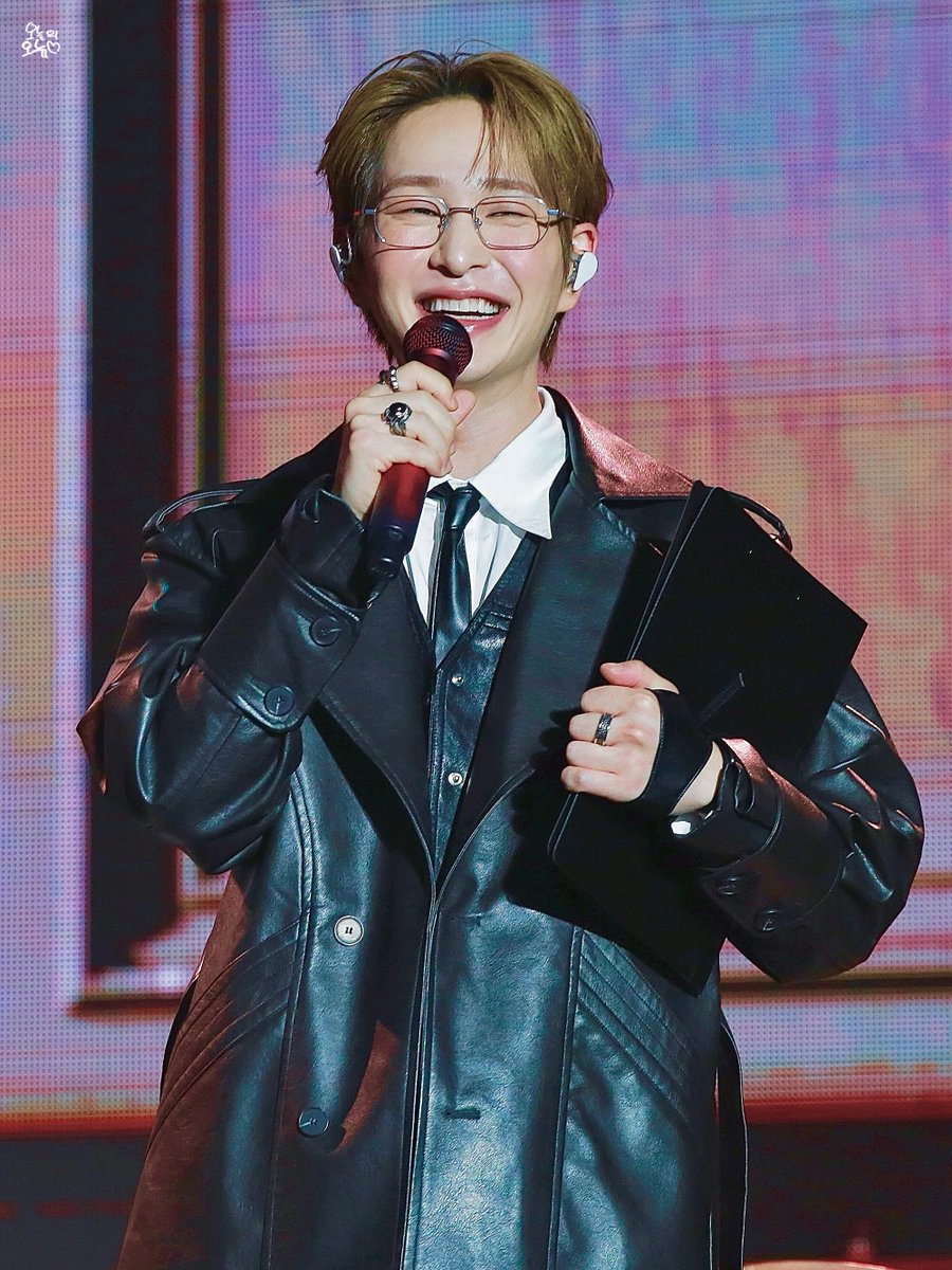 온유 #ONEW #オニュ@SHINee @ONEW_GRIFFIN