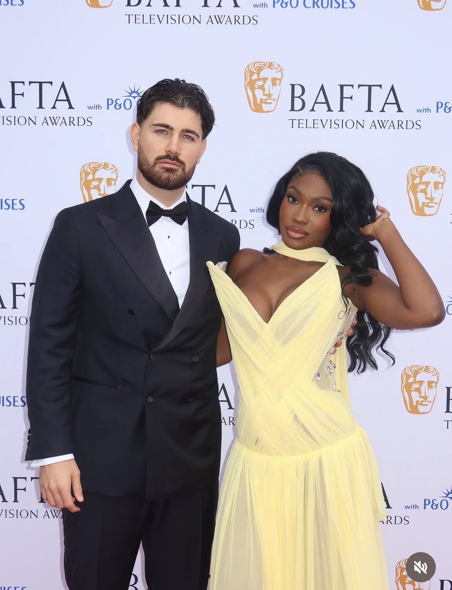 bjpsgyal's tweet photo. Oh they’re a whole vibe 💛💛💛💛 they both look amazing
check out Leanne’s IG for all of her photos
#scottanne #baftatv #leanne #scott https://t.co/RKsJk1YXA7