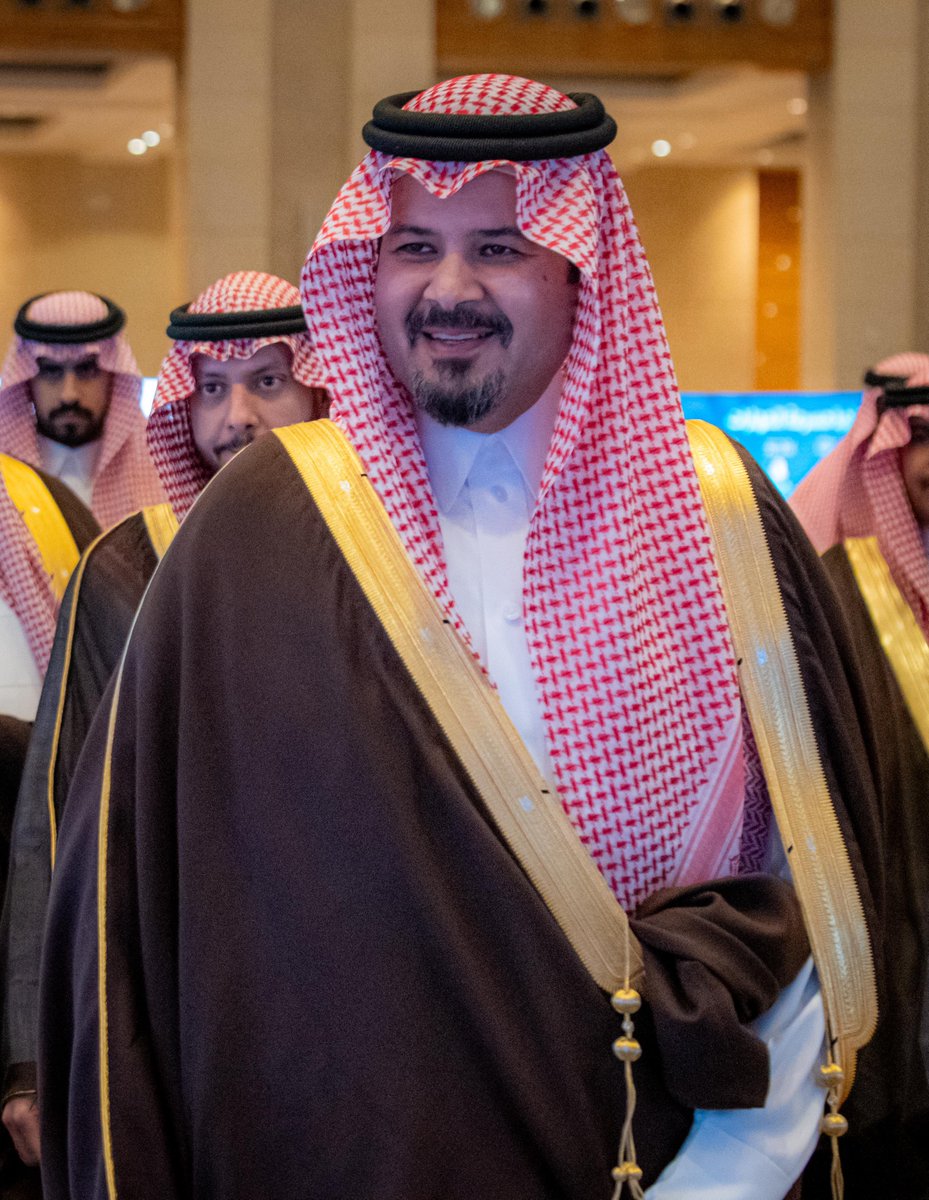 imarat_almadina's tweet photo. وأكد سمو أمير منطقة #المدينة_المنورة، أن تنمية المهارات وتأهيل الكفاءات الوطنية يمثلان ركيزةً أساسية لتحقيق مستهدفات #رؤية_السعودية_2030، وبناء جيل يمتلك القدرات والمعارف التي تواكب التحولات المتسارعة ومتطلبات سوق العمل المستقبلية. https://t.co/nkrnbrdu6f