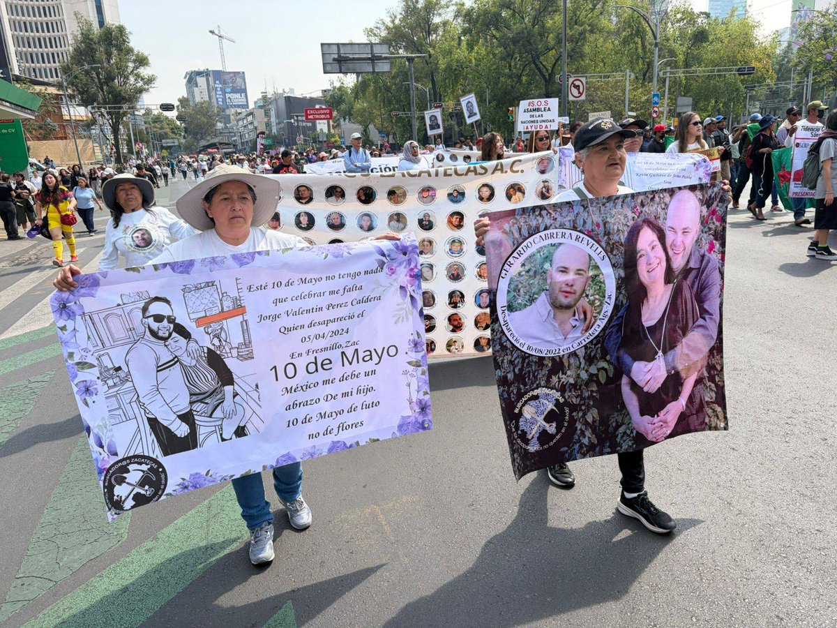 Madres buscadoras de Zacatecas participaron en la Marcha Nacional de la Dignidad por el 10 de mayo, jornada simultánea en varios estados que recuerda que esta fecha no es de festejo, sino de lucha ante la desaparición forzada.
dialogojerez.com/zacatecas-se-s…