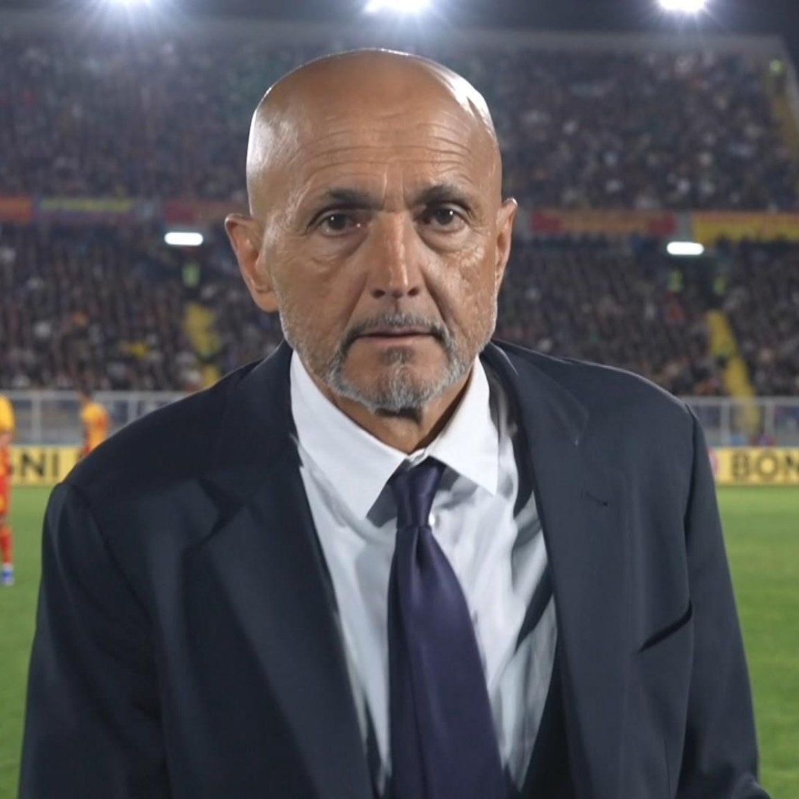 TevezFaCose's tweet photo. Luciano, possiamo fare 2 come 6 a due giornate dalla fine, ho paura, salvaci tu, guidaci nella tempesta https://t.co/8R6W9kqrqA