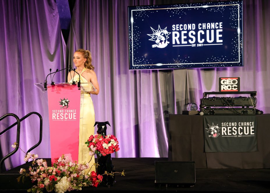 Societybees's tweet photo. NYC Second Chance Rescue Honored Ralph Macchio, Rob and Marisol Thomas, and Dr. Tom Walker at 6th Annual Rescue Ball.

#nycsecondchancerescue #rescueball #ralphmacchio #robthomas #marisolthomas https://t.co/M2ENbZHVSU
