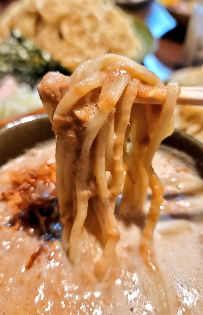 mamicual's tweet photo. 先日🍜
柏市千代田
中華そば #榮田 さん😀

✔️つけそば醤油 大盛大盛 濃厚
✔️メンマ
✔️相方：特製塩つけそば 濃厚 ➕️チャーシュー丼

とうとうやってしまった大盛W🤣
相方にお裾分けしても大盛な幸せ🎵

コシ強麺に濃厚スープが絡んでウマ〜🤩
濃厚つけ汁も最後までヘタらず👍

ごちそうさまでした❗️ https://t.co/aJTE7bjSgQ