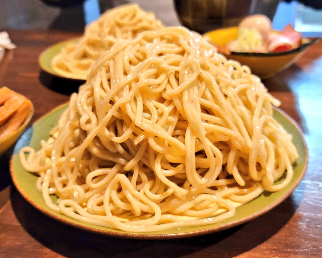 mamicual's tweet photo. 先日🍜
柏市千代田
中華そば #榮田 さん😀

✔️つけそば醤油 大盛大盛 濃厚
✔️メンマ
✔️相方：特製塩つけそば 濃厚 ➕️チャーシュー丼

とうとうやってしまった大盛W🤣
相方にお裾分けしても大盛な幸せ🎵

コシ強麺に濃厚スープが絡んでウマ〜🤩
濃厚つけ汁も最後までヘタらず👍

ごちそうさまでした❗️ https://t.co/aJTE7bjSgQ