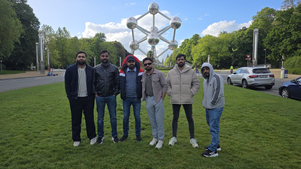 AlkmaarAMJO's tweet photo. Vandaag een geweldige dag gehad met 8 Khuddam van MKA Alkmaar tijdens onze trip naar België! 🇧🇪
Samen hebben we het centrum van Brussel verkend, historische plekken bezocht en onze gebeden gezamenlijk verricht. 🕌 We hebben de dag gezellig afgesloten met een diner in Antwerpen. https://t.co/qgozYSIdkV