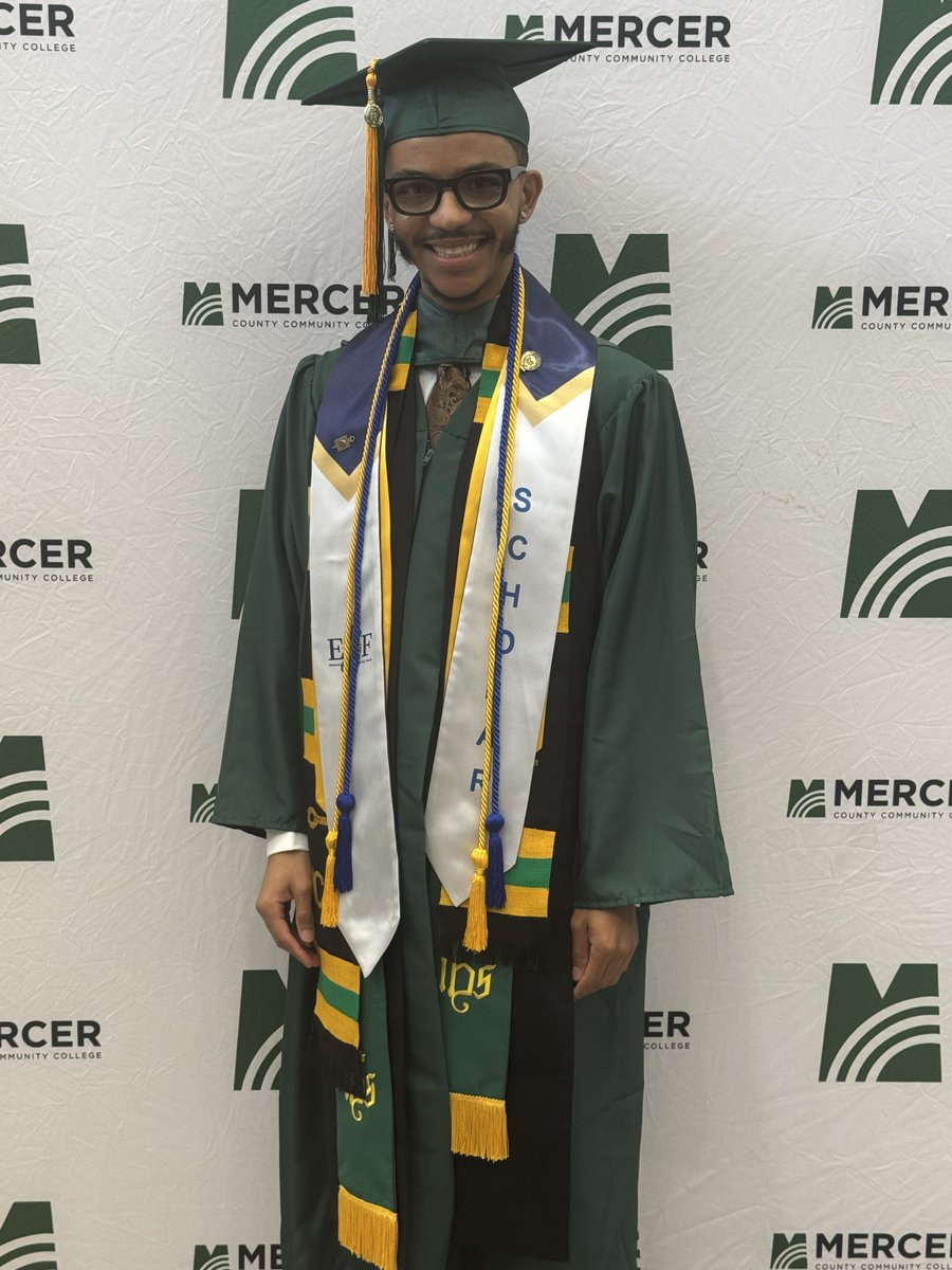 calvarezfields's tweet photo. Congratulations, Elijah! You did it! Wishing you continued success in this meaningful profession! https://t.co/Q9bTrqUFje