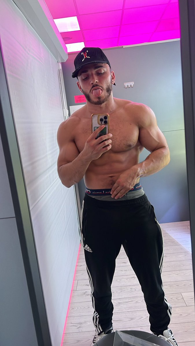 CashMAlpha's tweet photo. My face when I’m taking from you subs🤑 https://t.co/iIKAZKQFMk