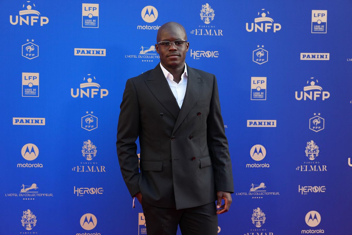 LeFootSN's tweet photo. Malang SARR 🇸🇳dans l’équipe type de la L1
Dame Gueye 🇸🇳 le plus beau but de la L2

Félicitations à nos joueurs https://t.co/DTJXoHgdId