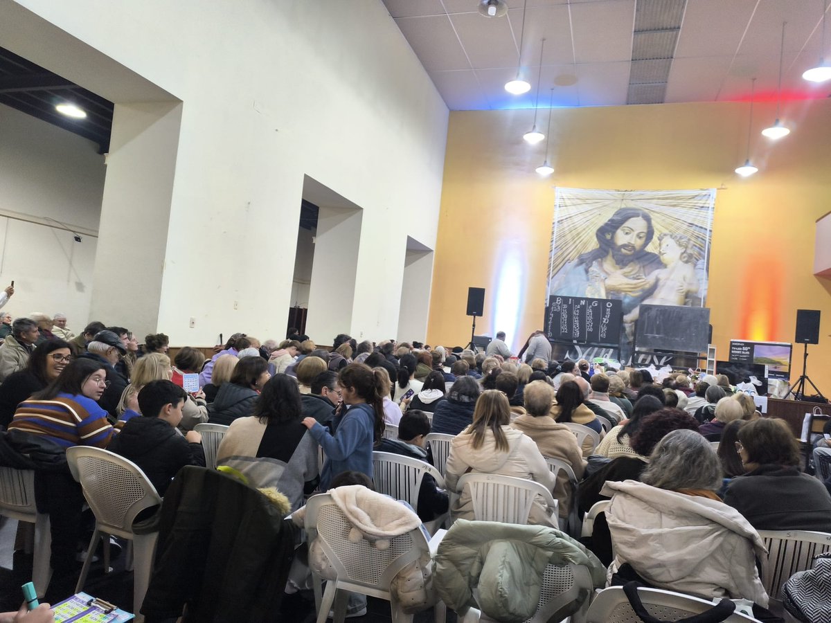 Este fin de semana, un importante marco de público acompañó el desarrollo de un Bingo en el Hogar Católico de San José a beneficio de la restauración de la Basílica Catedral de San José.