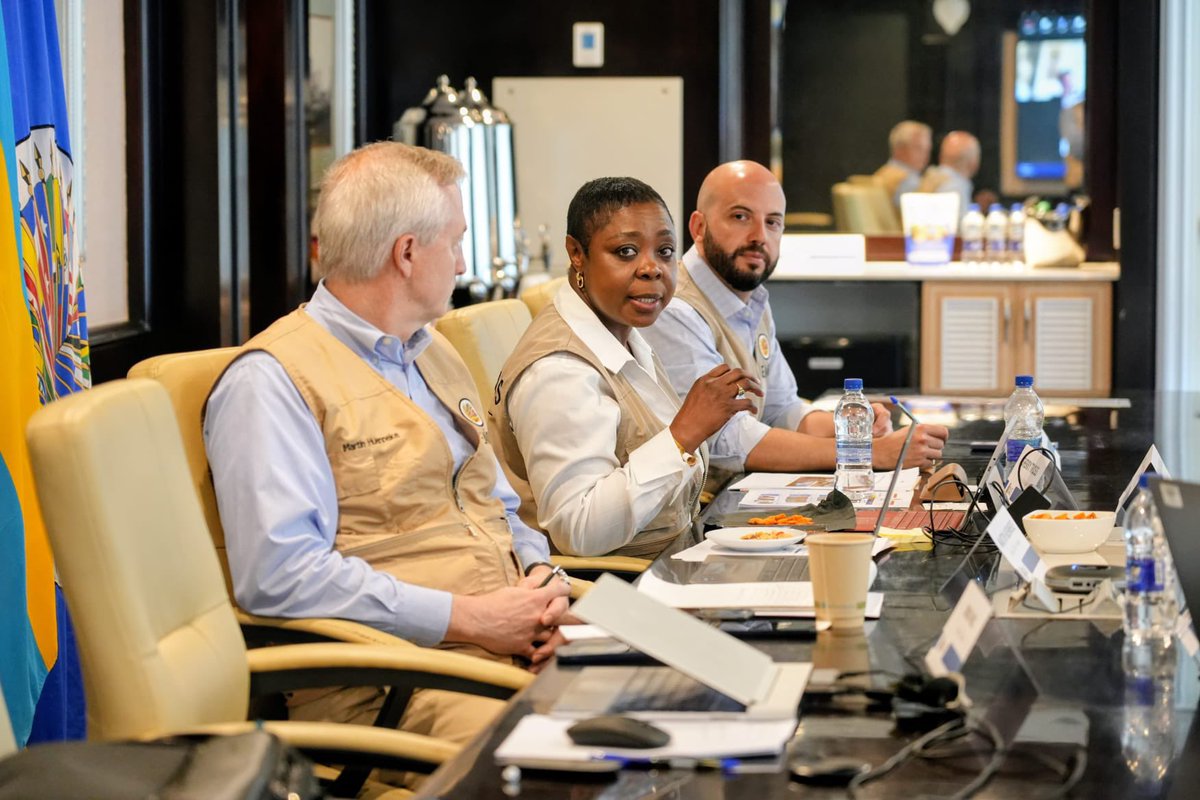 OAS_official's tweet photo. #OASinBahamas: Chief of Mission Sherry Tross met with the specialists and the coordination team of the #OAS_EOM to review preliminary technical findings ahead of tomorrow's General Elections. 🇧🇸

The Mission is analyzing key areas including electoral organization and boundaries, electoral technology, electoral justice, political-electoral finance and the political participation of women, among others. 🗳️