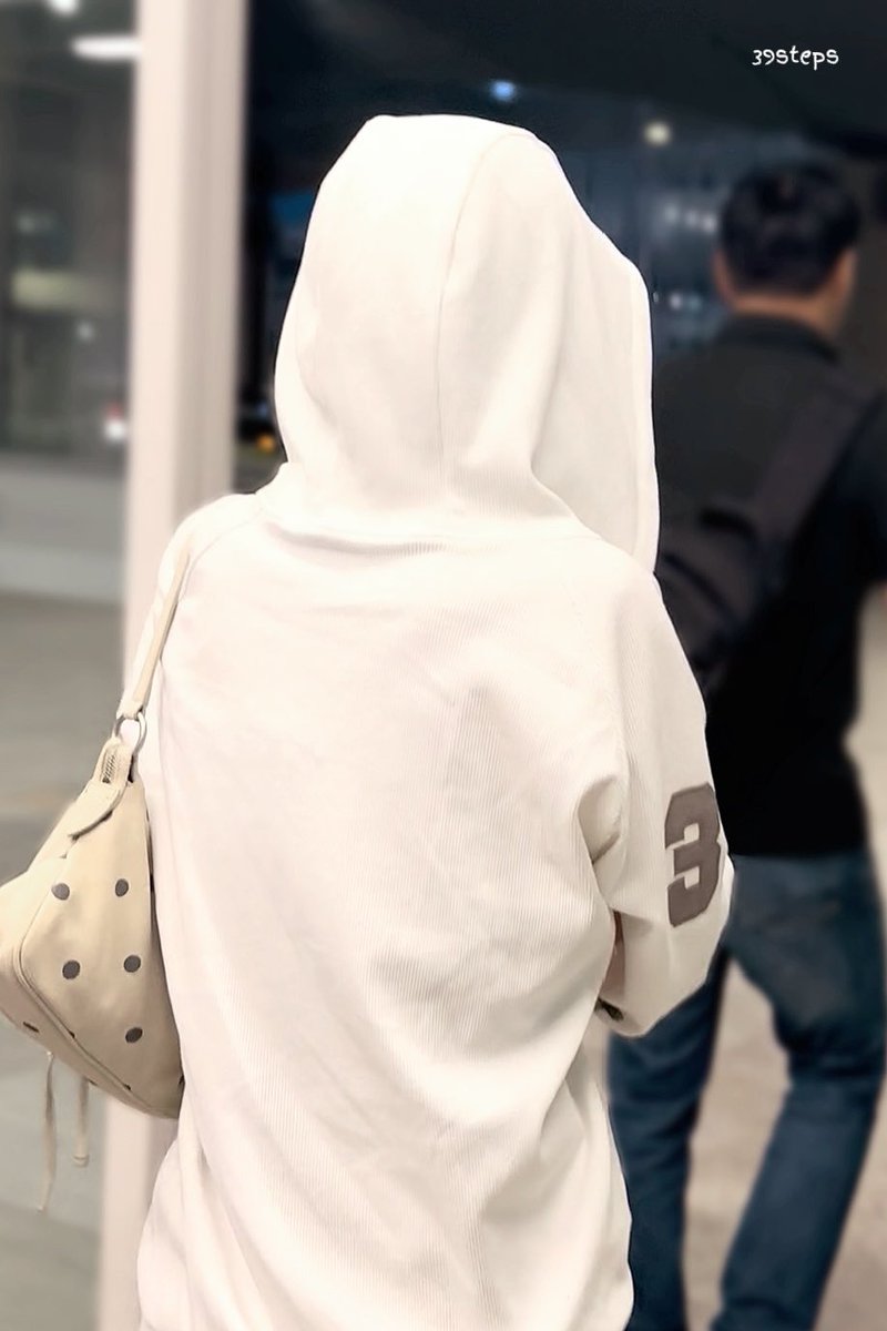 39steps__'s tweet photo. 260512 탱구👶🏻💭

#태연 #TAEYEON https://t.co/avNOYOLAUq