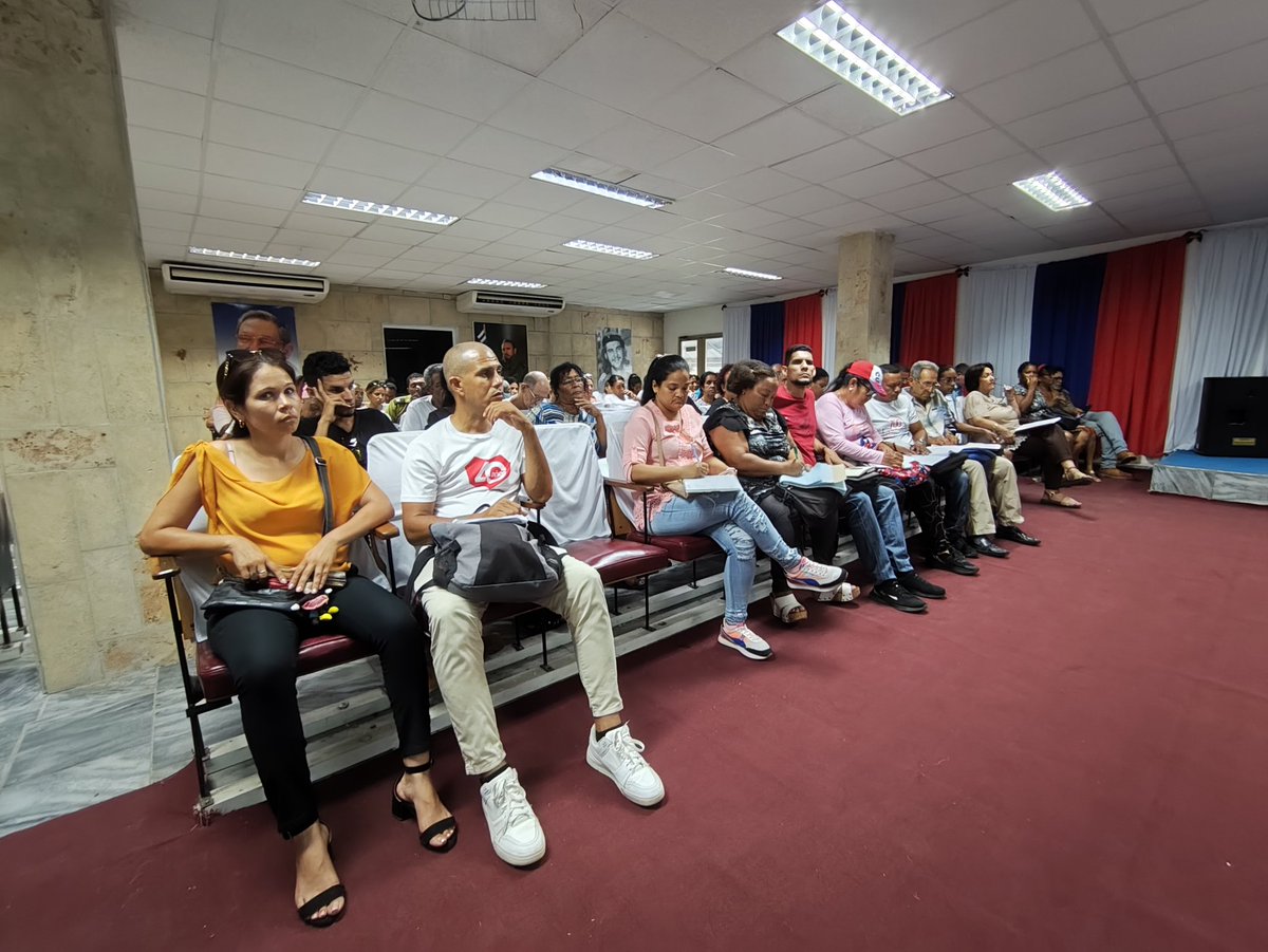 rlicea_mojena's tweet photo. Evaluamos con los coordinadores políticos, cuadros de las organizaciones políticas y de masas, Presidentes de Consejos Populares, delegados, y el CAM, las acciones a implementar esta semana, en comunidades de #IslaDeLaJuventud como parte del movimiento #MiBarrioPorLaPatria https://t.co/Jg9EB4afg0