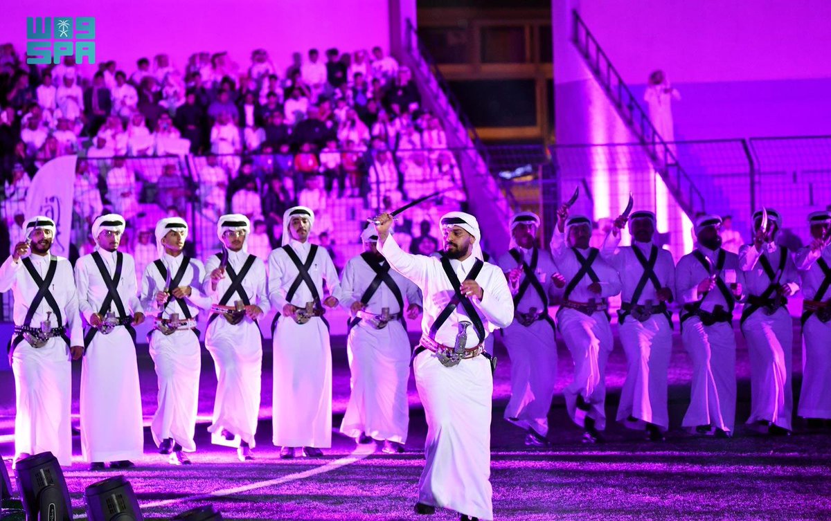 SPAregions's tweet photo. أمير منطقة عسير يرعى احتفال صعود نادي أبها إلى الدوري السعودي للمحترفين وتتويجه بطلًا لدوري الدرجة الأولى.
https://t.co/q1li1LeJ5A
#واس https://t.co/jnoQGJ7XEy