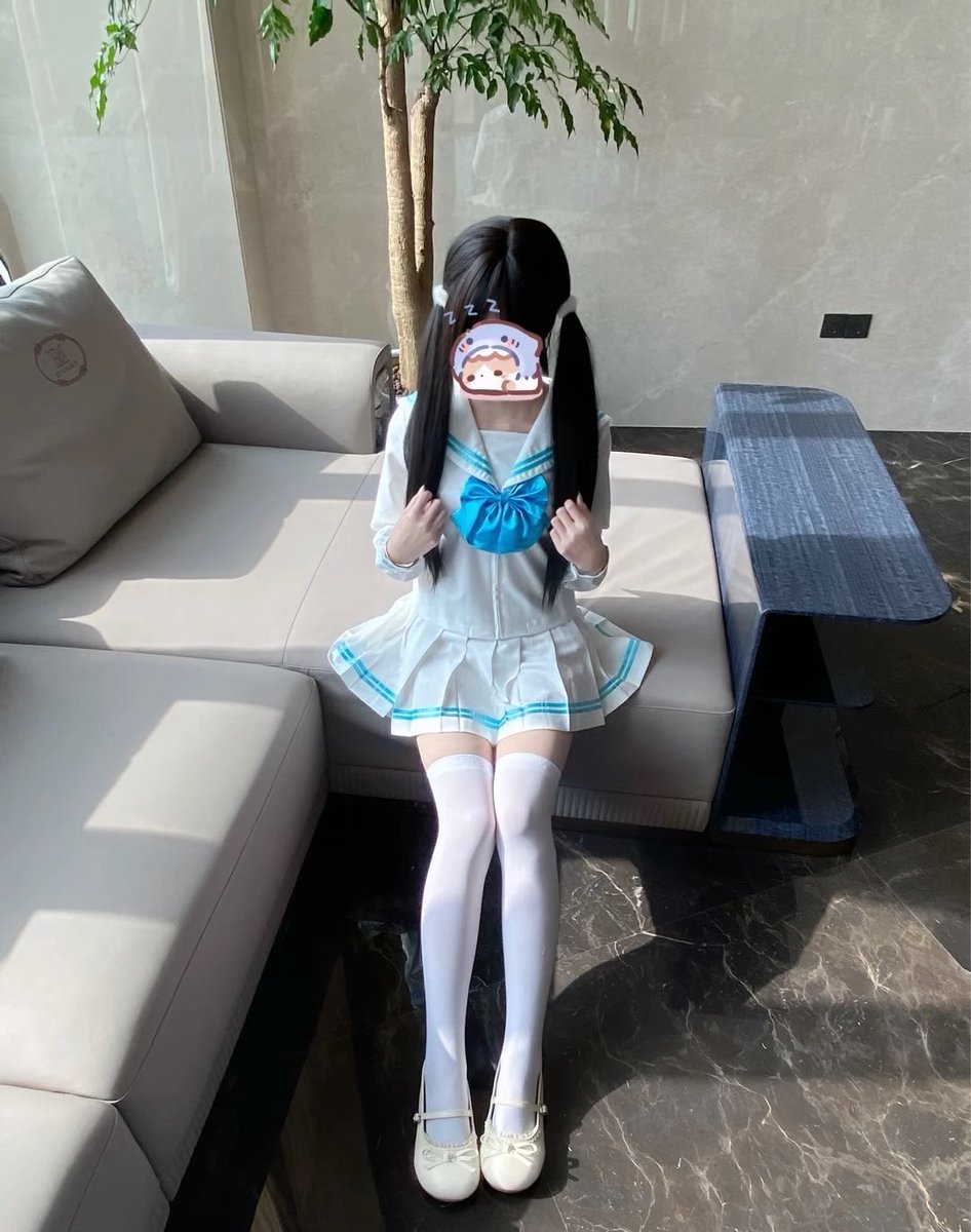 lovej7v's tweet photo. 如果经济允许的话，好想圈养一个人，这样说会不会用词有些不妥。感觉俩个人在一起都要花钱如果我可以出全部的钱，另一个人只需要给我提供情绪和依靠怎么样？社交真的是很烦的一件事。好想有另一个喜欢宅在家的人陪着我应该是恋人关系吧。 https://t.co/ICbz529iQQ