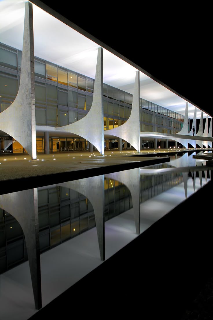 ManuelRevilla57's tweet photo. Palacio de Planalto, Brasilia 
Oscar Niemeyer
Fotografía: Michael Ducloux https://t.co/fRyiLe1rIL