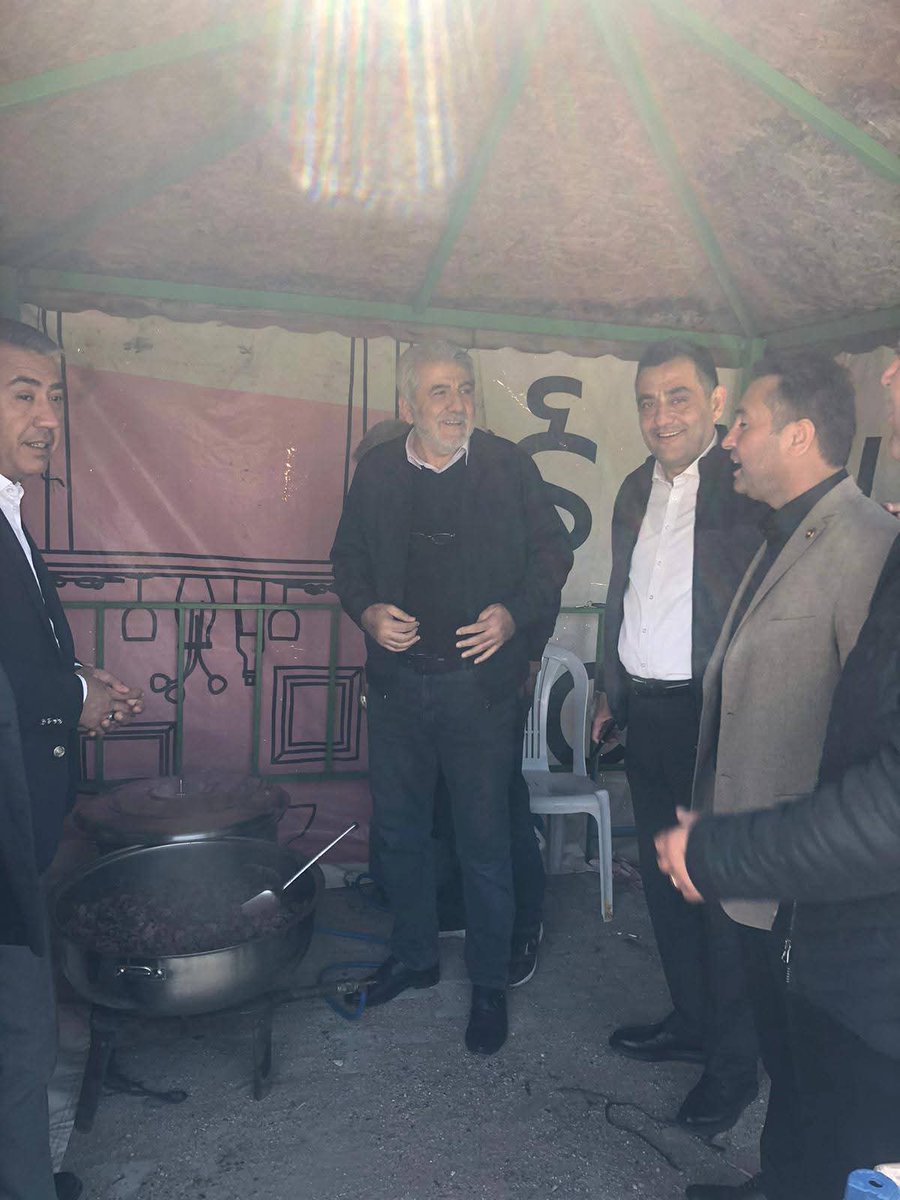 enginpehlivanli's tweet photo. #Dikmen Köyümüzde düzenlenen yağmur şükür duasında kıymetli hemşehrilerimizle bir araya gelmenin mutluluğunu yaşadık
Anadolu’nun en güzel değerlerinden biri olan birlik, beraberlik ve paylaşma kültürünü bir kez daha hep birlikte hissettik
Rabbim edilen duaları kabul eylesin https://t.co/4eU4dD2dKx