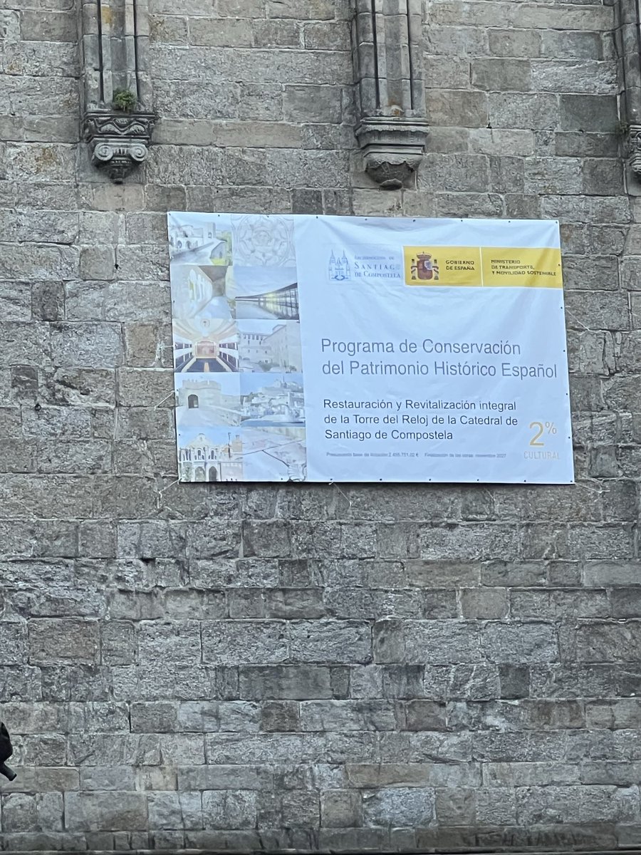 O Goberno de España exclúe o galego no novo sinal de obra da Catedral de Compostela. Pendurárono neste días en que andamos nas vésperas das Letras Galegas. Que ollo!

Ademais de ser un xesto feo chantar iso nun dos símbolos de Galiza, onde fica a oficialidade da nosa lingua…?