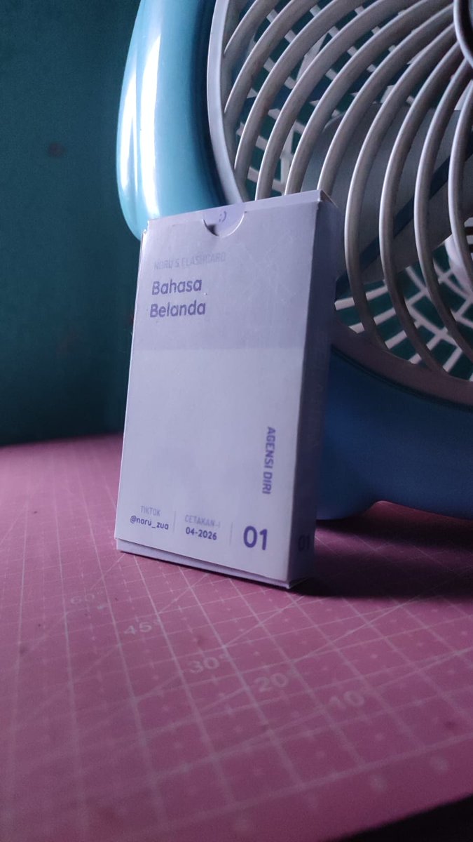 zuaxnull's tweet photo. Salam! Saya membuat flashcard untuk membantu temen-temen yg pengen belajar bahasa asing tapi pikiran udah kebagi-bagi sama lika-liku kehidupan yg wadidaw. Materinya dirancang supaya ringan dipelajari dan gak membebani kognitif secara berlebihan tapi tetap terarah dan progresif. https://t.co/uFLmZBGdZZ