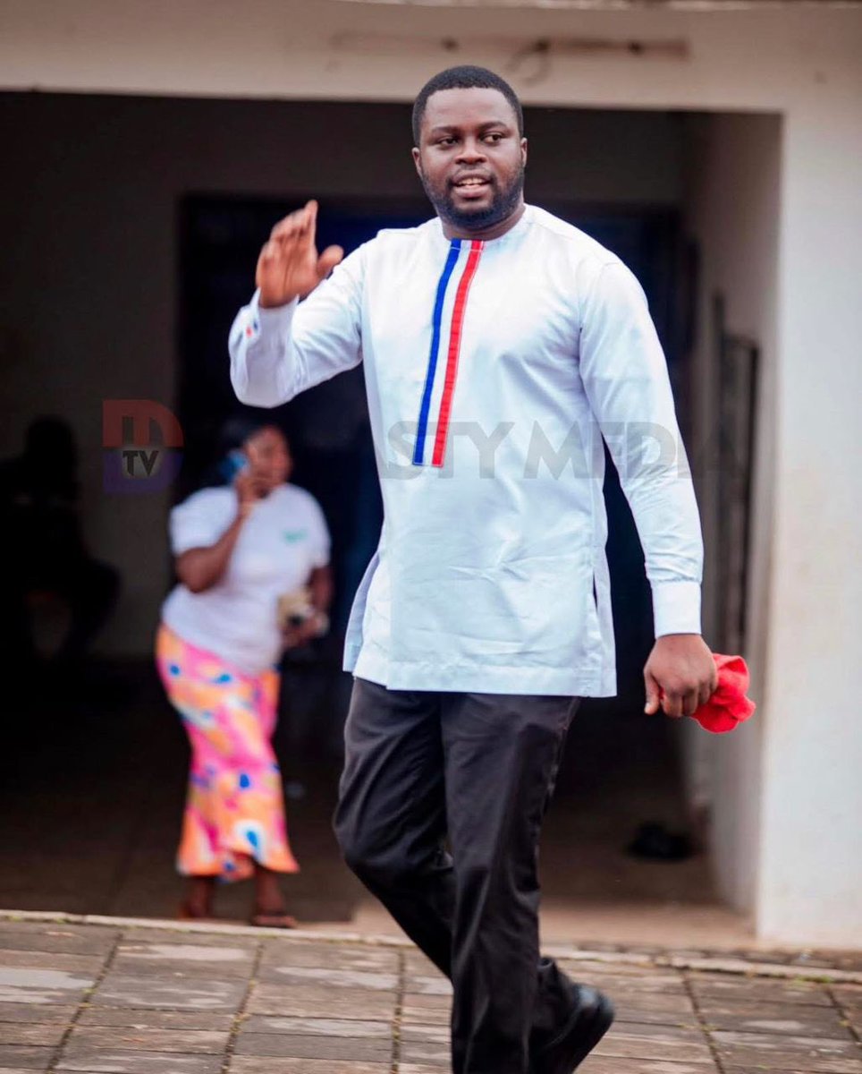 President Mahama’s intolerant government must as well arrest everyone. The people who insulted and lied their way to power cannot take 1/10th of the mess they dished. Free David!!!