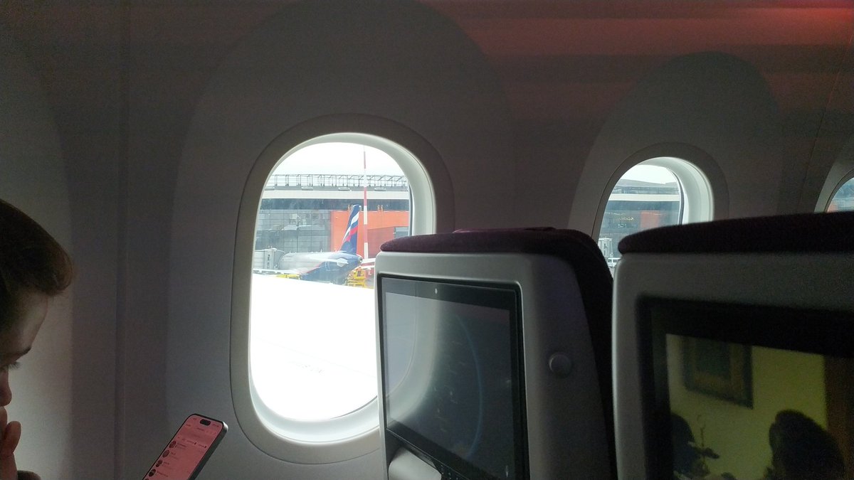 hapinto2's tweet photo. @qatarairways Maravillosa noticia, acabo de volver con Qatar Airways a Moscú. Maravilloso servicio, una aerolínea de gran calidad, recomendable. Gracias!! https://t.co/STq06Blv0O
