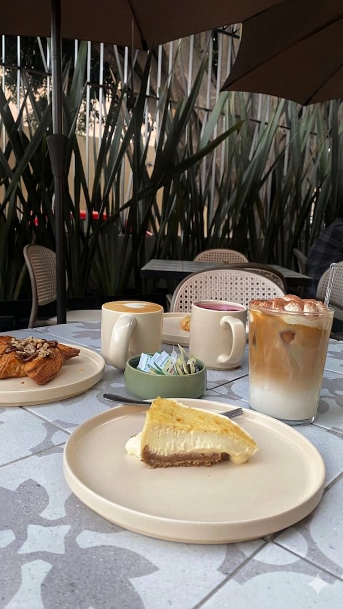 zulayrc6's tweet photo. #Coffee_time ☕🍰 https://t.co/CtldpQmTon