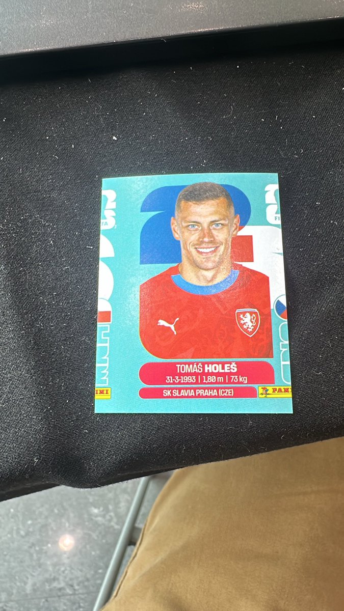 marcelozp17's tweet photo. Esto es vergonzoso de parte de Panini no puede costar tanto el paqueton como para que tengan estos errores… ademas hay varias figuritas q no encajan bien #robo #panini #Panini #FIFAWC26 #Perú #peru #Peru https://t.co/zxCIlDWqKV