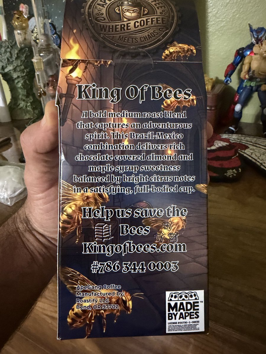 Kingofbees420's tweet photo. @MR_CUSTOMM @nightglyders @pilot3dm @tampubolon_bara @ApeChainHUB Yeeeeoooooo 🚀 https://t.co/SjLYC0dP2d