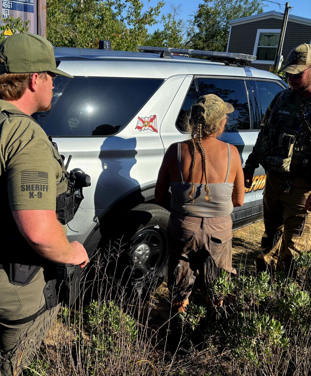 FL_Ag_Law's tweet photo. OALE assisted @CalhouCountySO in arresting Dawn Rollyson Elrod on felony Aggravated Cruelty to Animals charges. Animals found without food/water in deplorable, unsanitary conditions—many sick, including a coyote with severe mange. @AlaquaRefuge responded. Investigation ongoing. https://t.co/bjYs23yZzt
